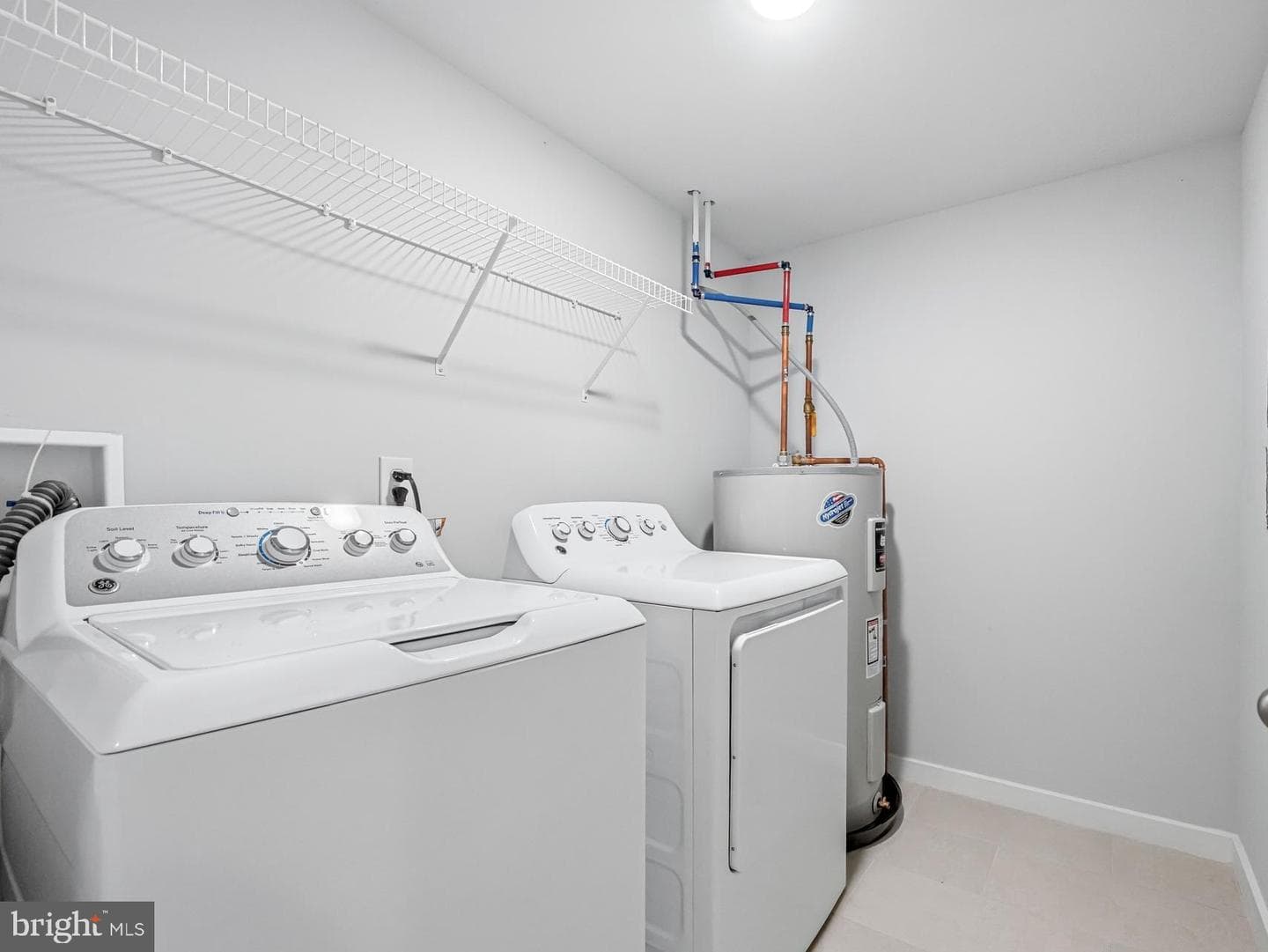 444 Kingsley Street photo 17
