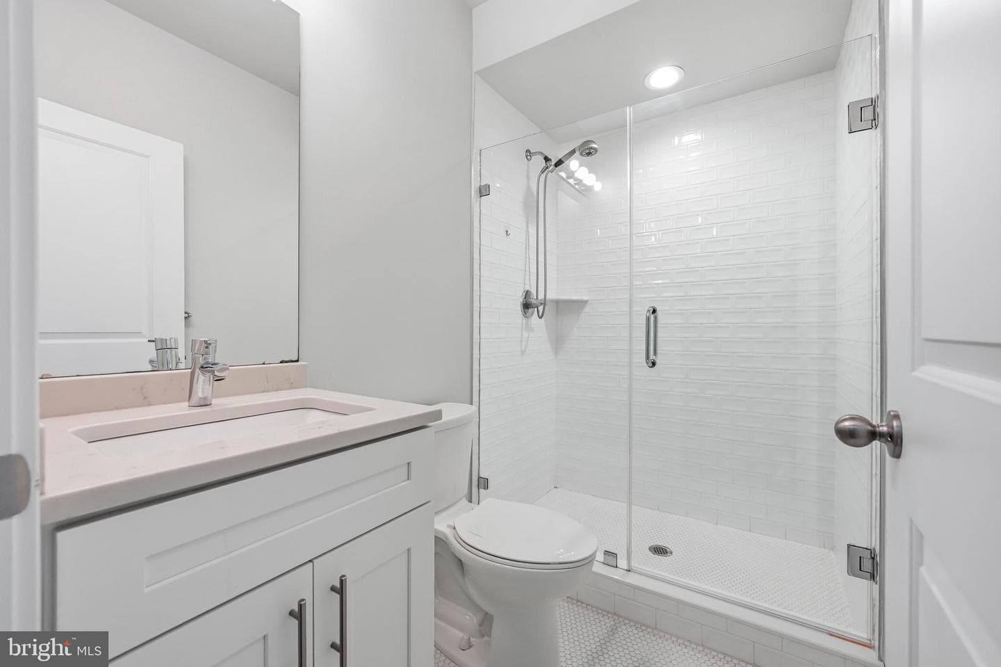 444 Kingsley Street photo 20