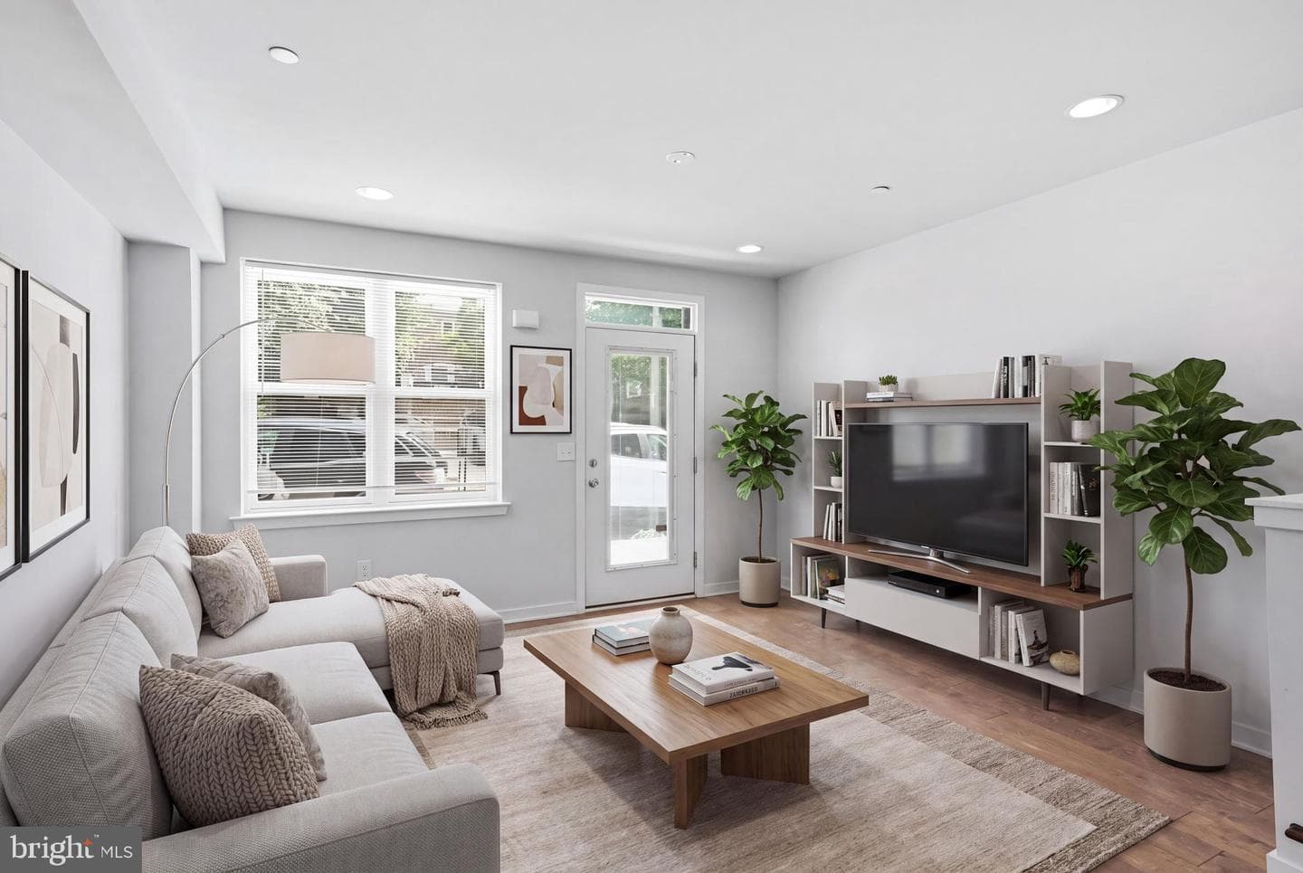 444 Kingsley Street photo 5