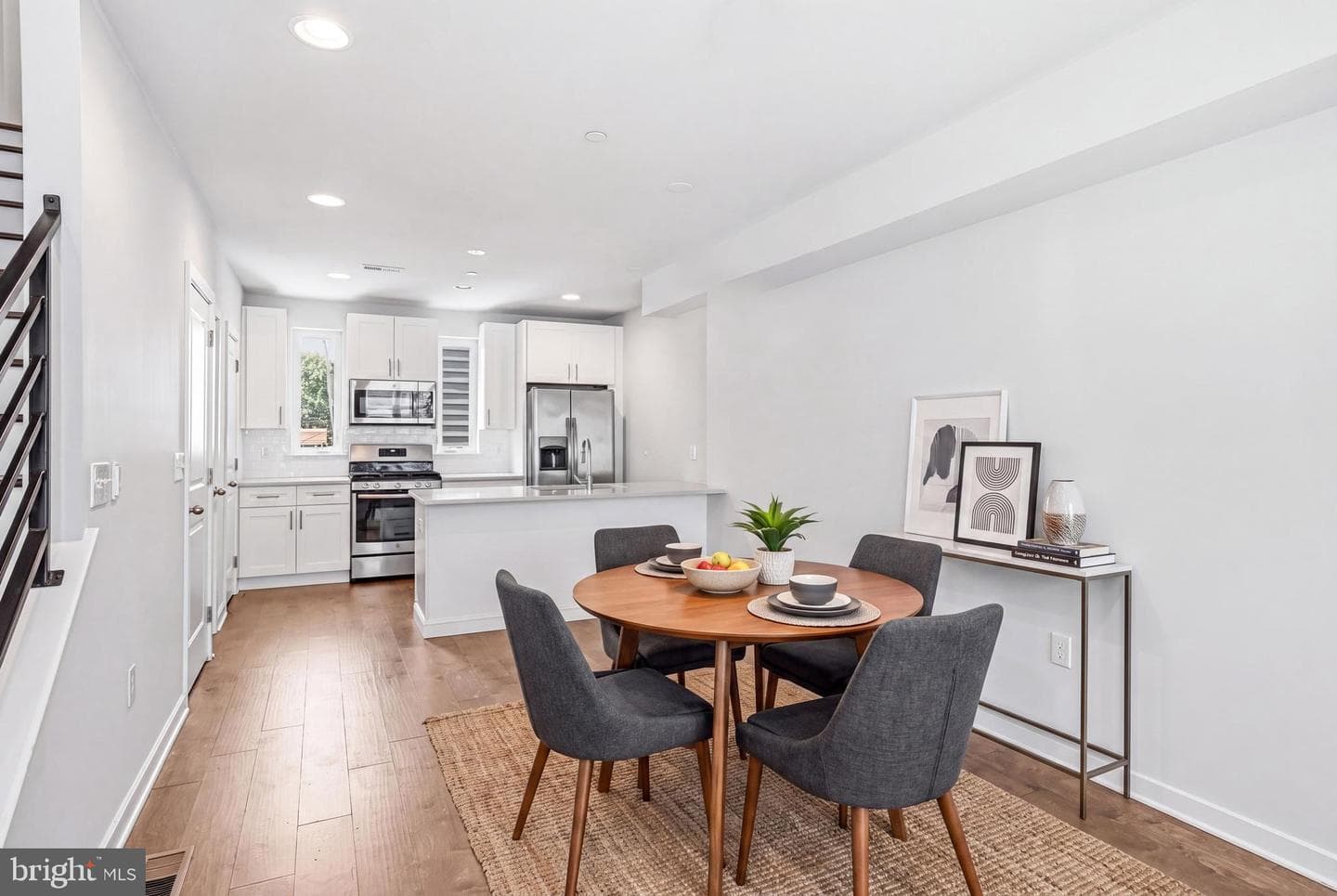 444 Kingsley Street photo 7