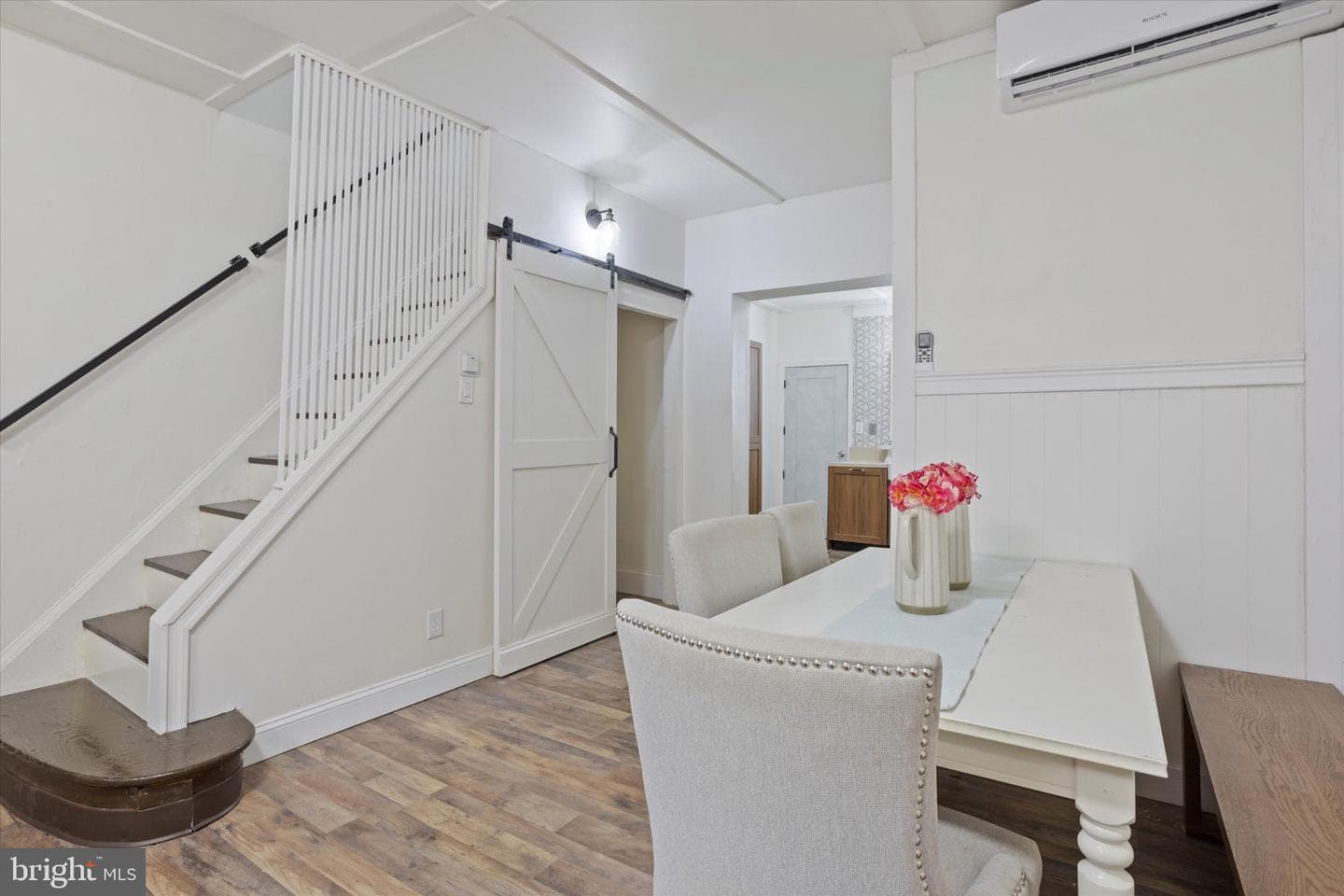 2046 Sigel St photo 11
