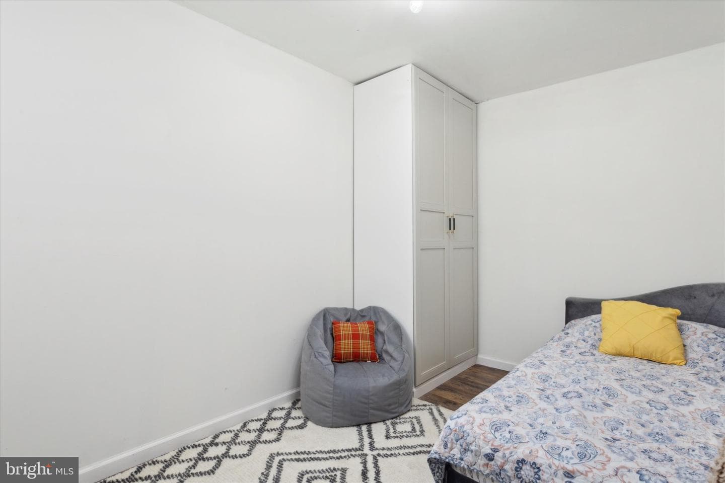 2046 Sigel St photo 21