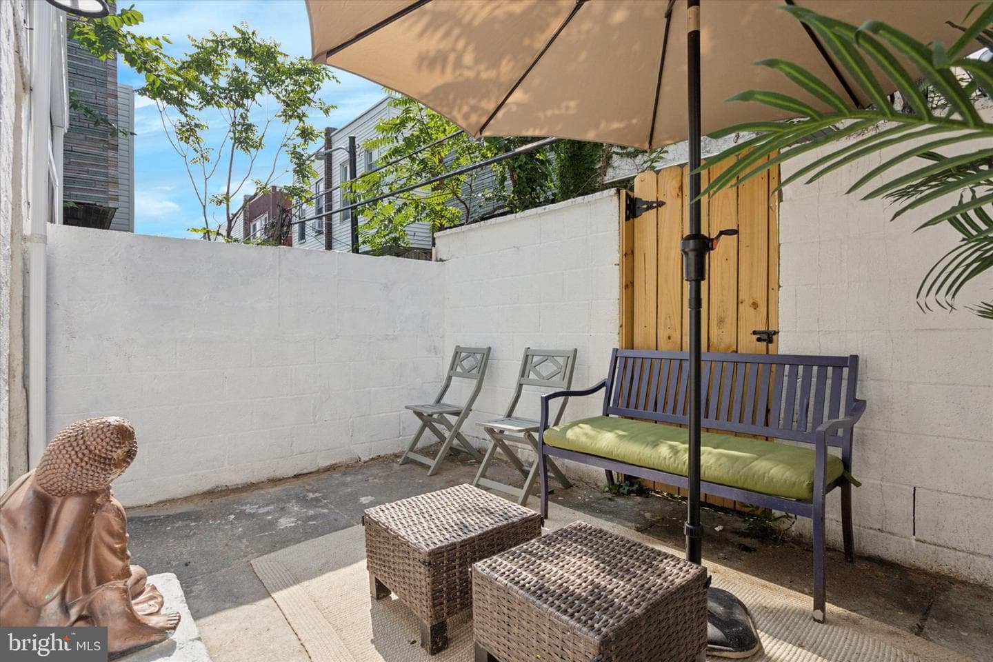 2046 Sigel St photo 32