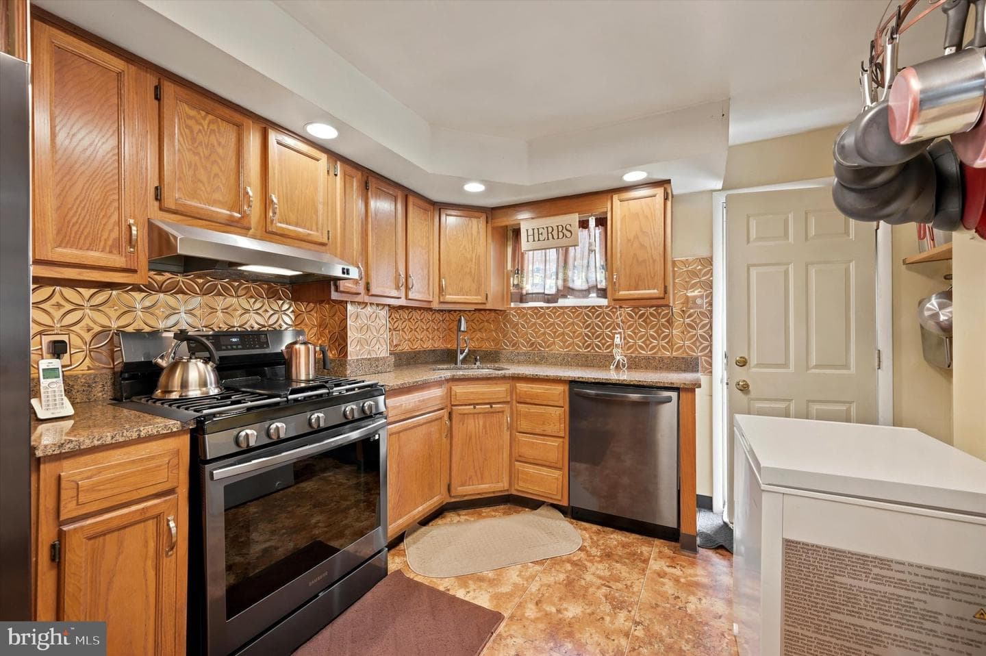 232 S Cecil Street photo 4