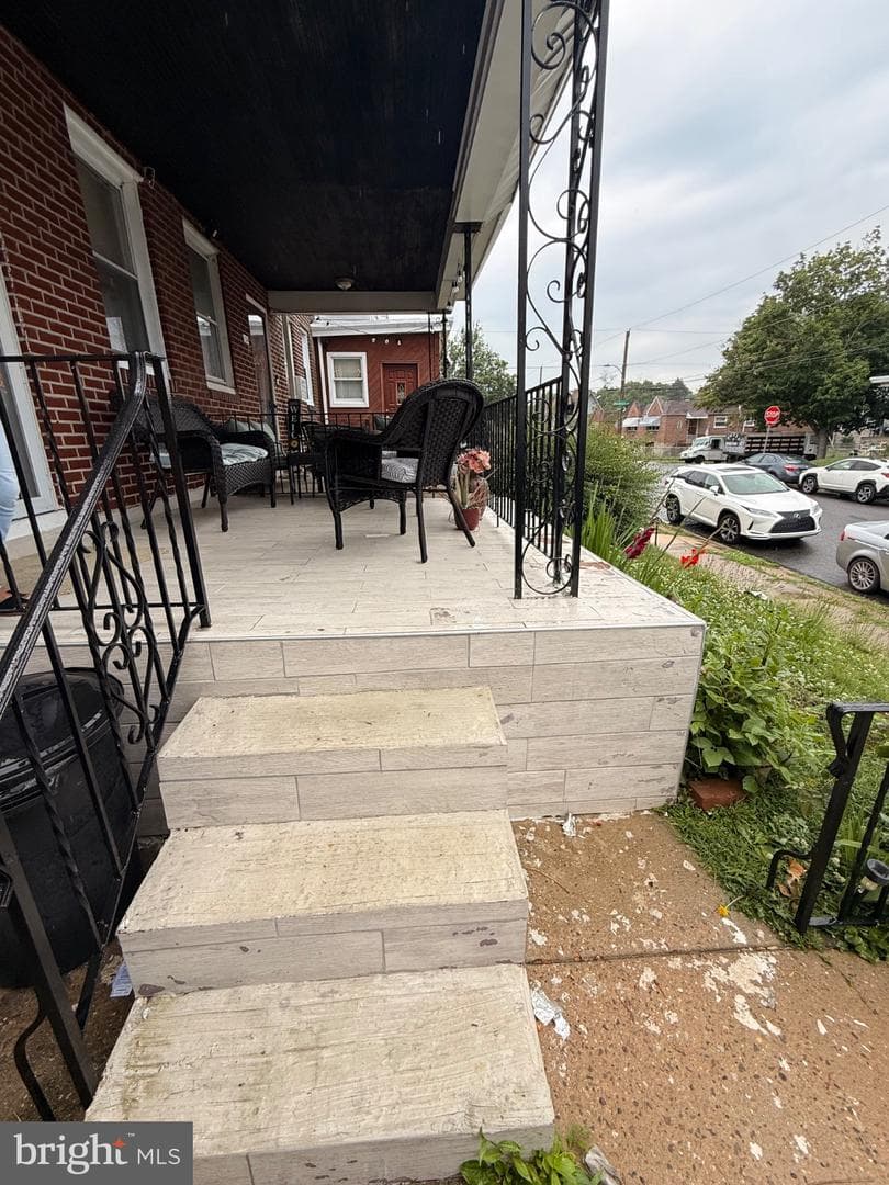 436 Robbins Street photo 3