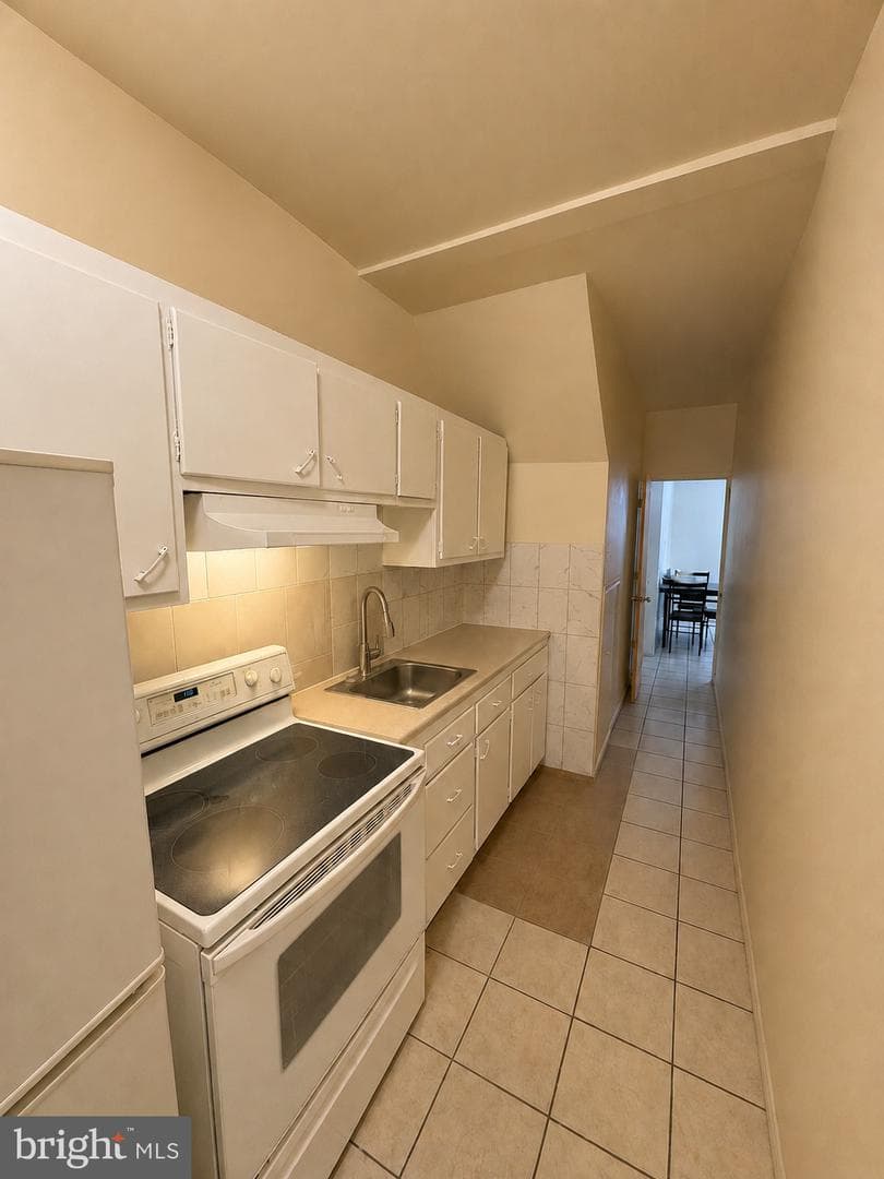 3910 N Marshall Street photo 3