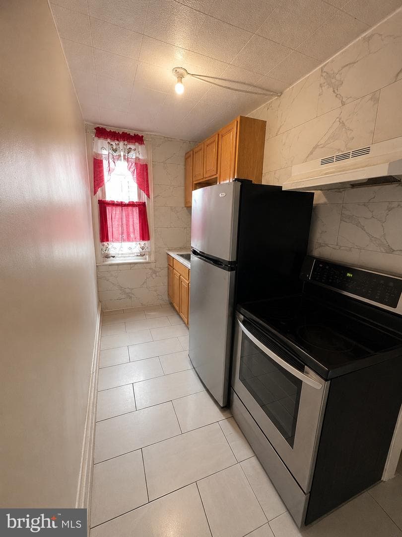 3910 N Marshall Street photo 8
