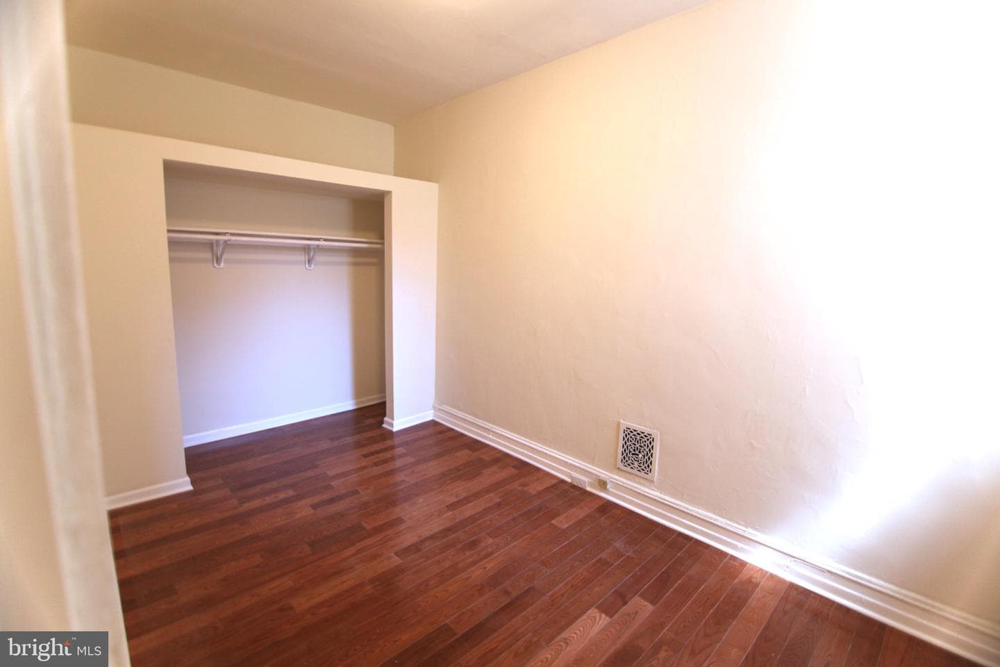 1530 W Fontain Street photo 4