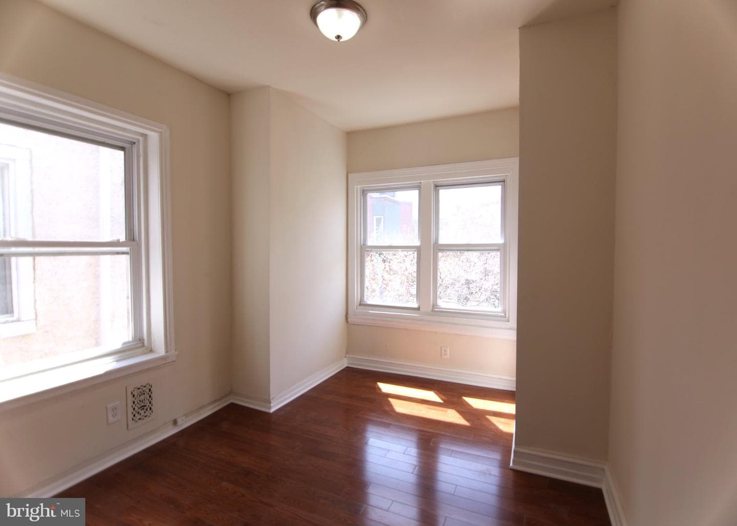 1530 W Fontain Street photo 5