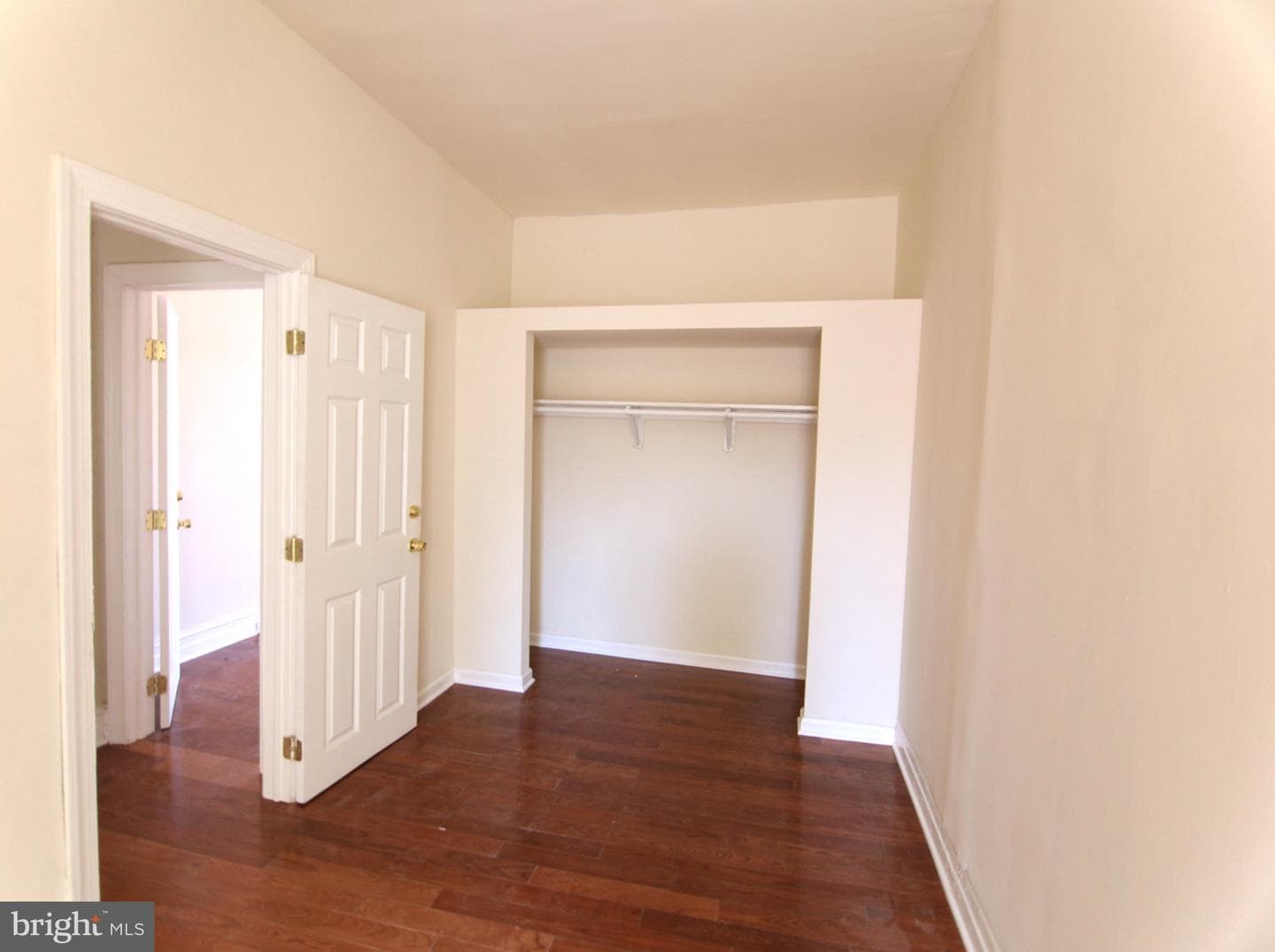 1530 W Fontain Street photo 8