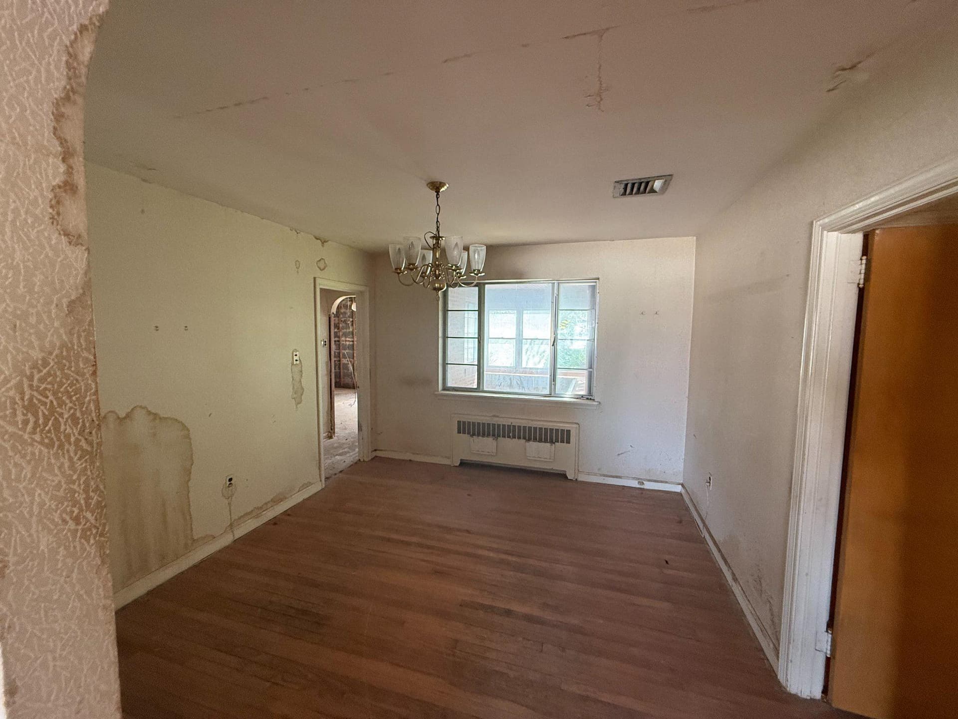 836 Strahle Street photo 5