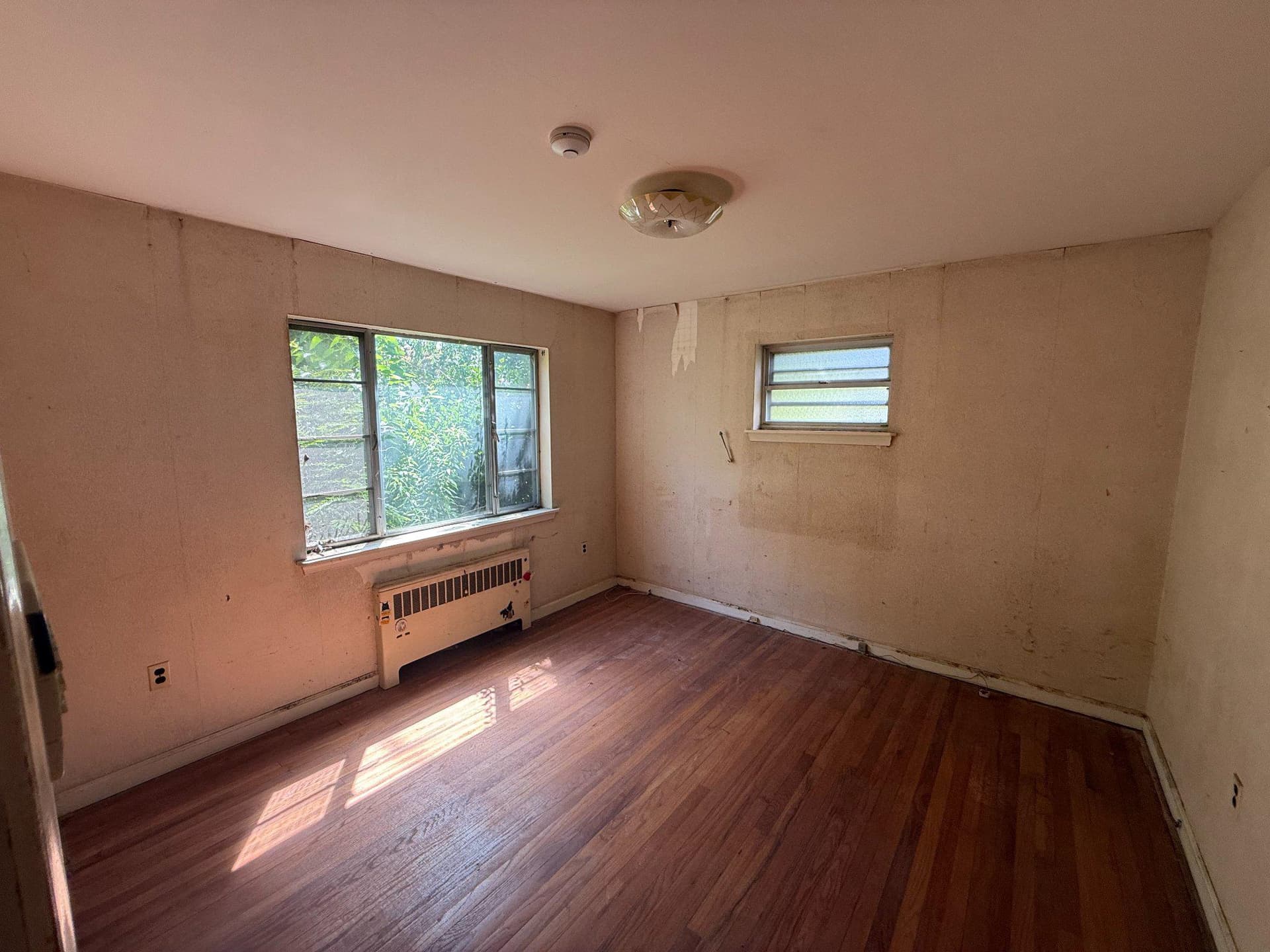 836 Strahle Street photo 7