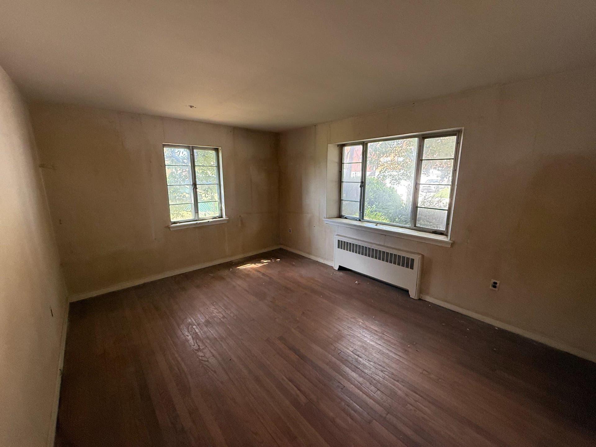 836 Strahle Street photo 9