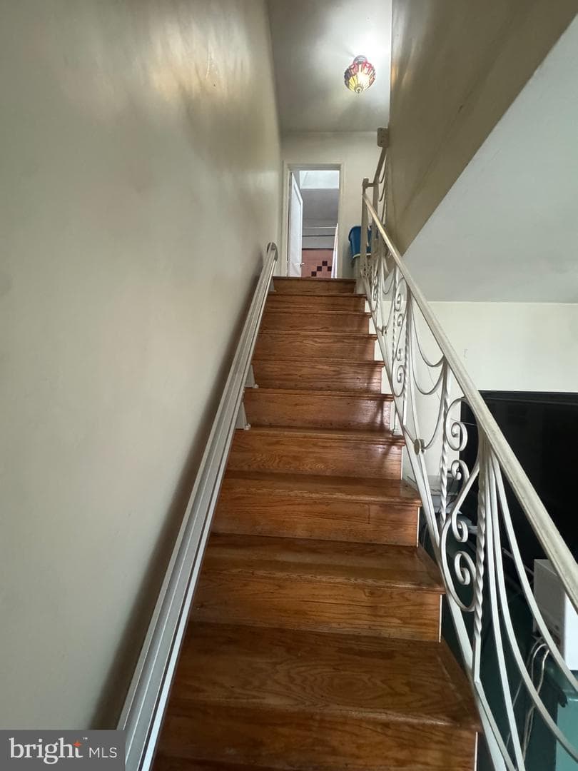 8121 Terry Street photo 15