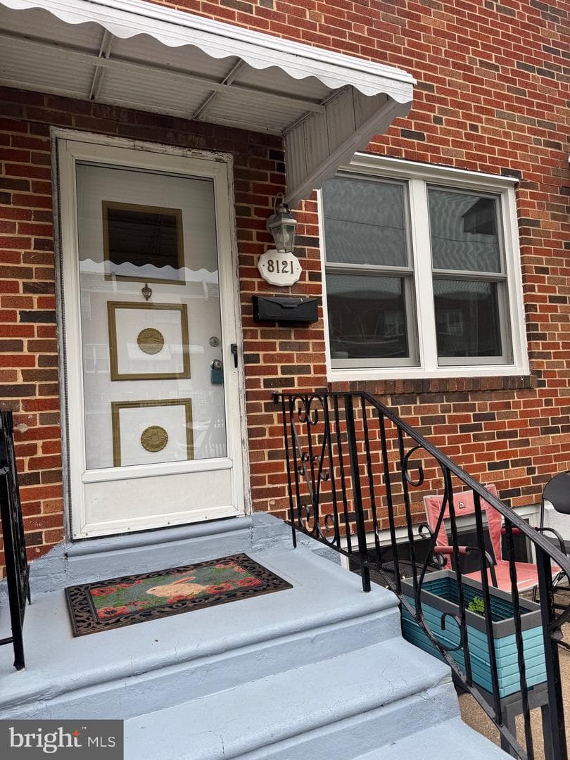 8121 Terry Street photo 3