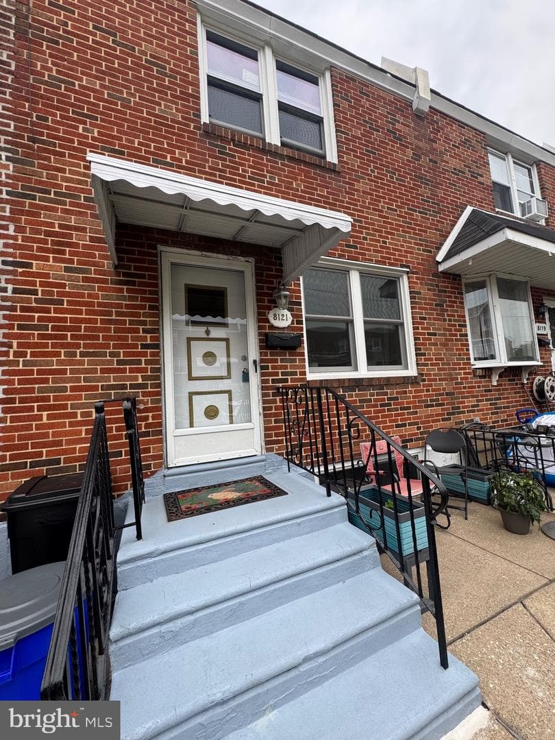 8121 Terry Street photo 4
