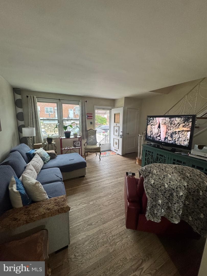 8121 Terry Street photo 5