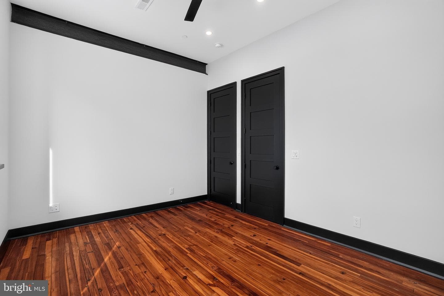 2619-21 Emerald Street photo 38