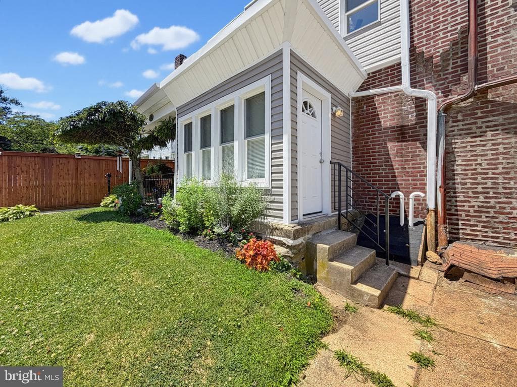 6814 N 7th Street photo 4