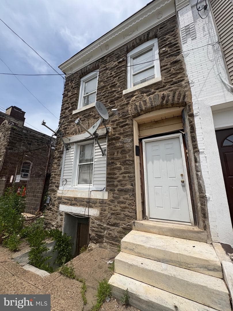 2037 W Toronto Street, Philadelphia
