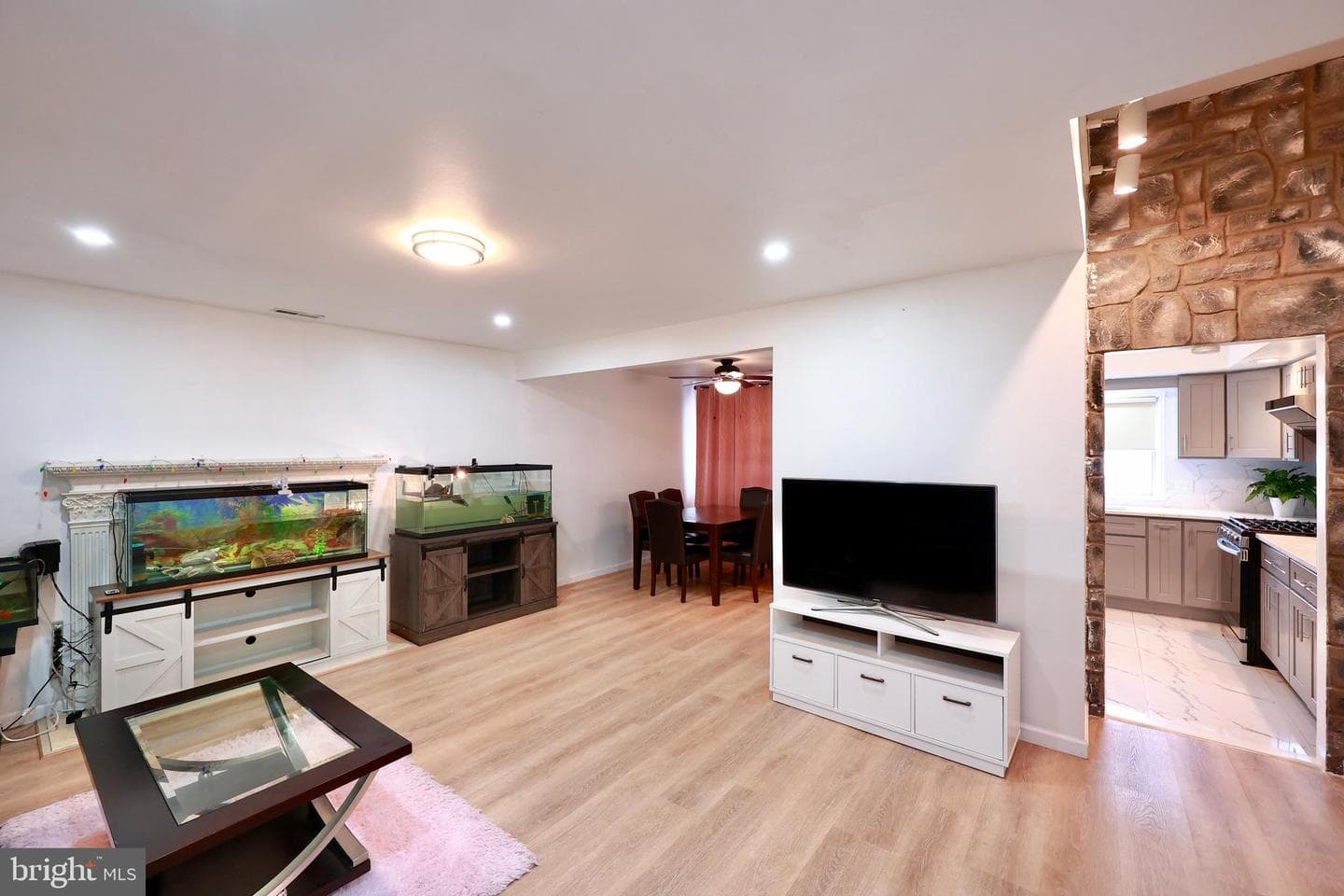 9947 Montour Street photo 10