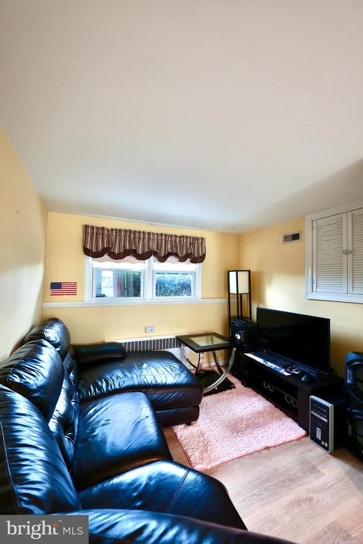9947 Montour Street photo 33