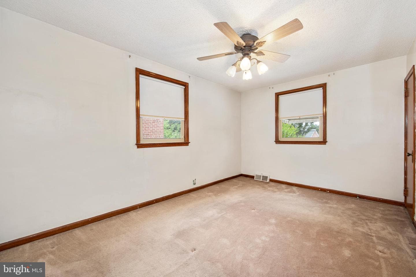 7703 Lister Street photo 15