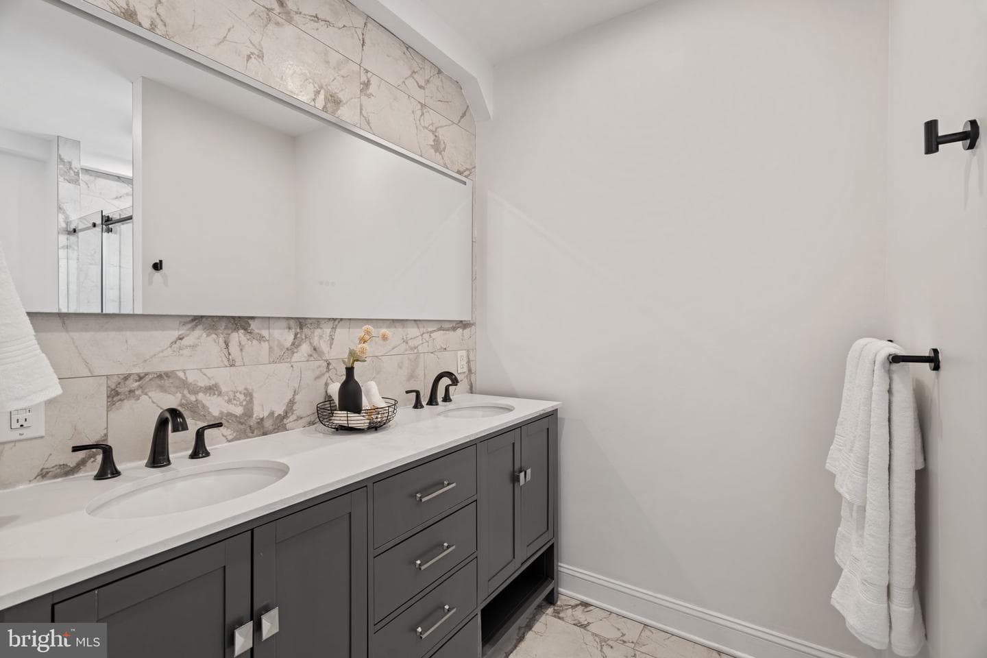 1450 N Dover Street photo 21