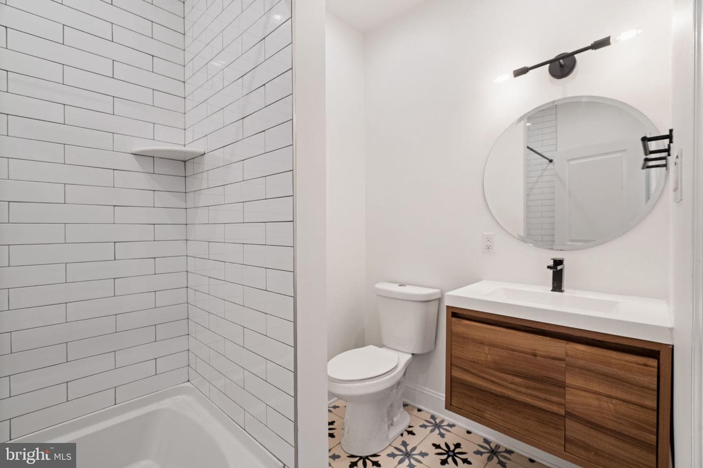 1450 N Dover Street photo 27
