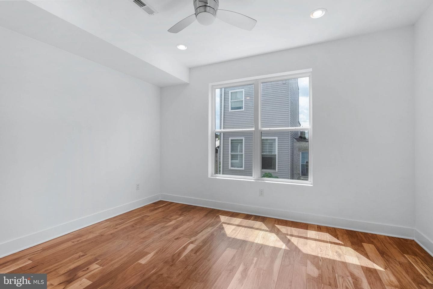 2242 N Howard Street photo 13