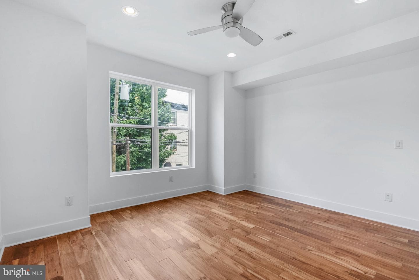 2242 N Howard Street photo 15