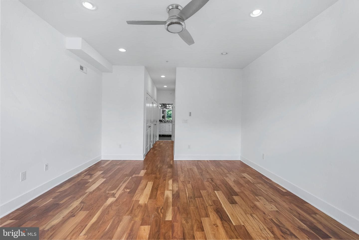 2242 N Howard Street photo 18