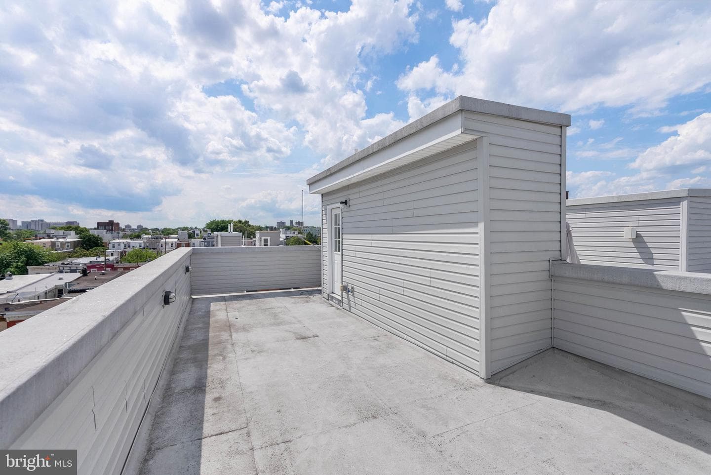 2242 N Howard Street photo 21