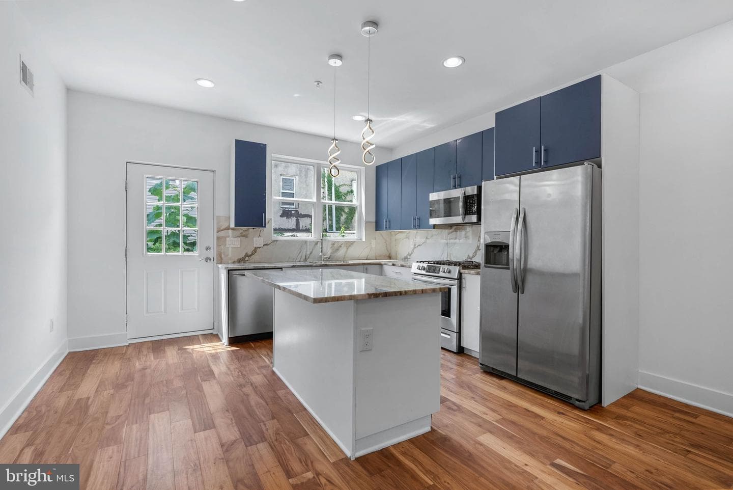2242 N Howard Street photo 5