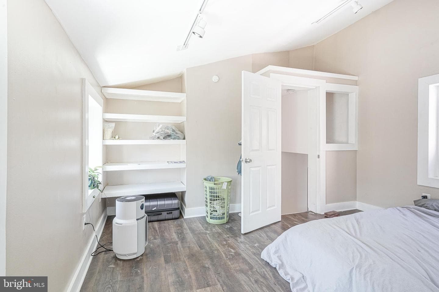 1026 N Orianna Street photo 17