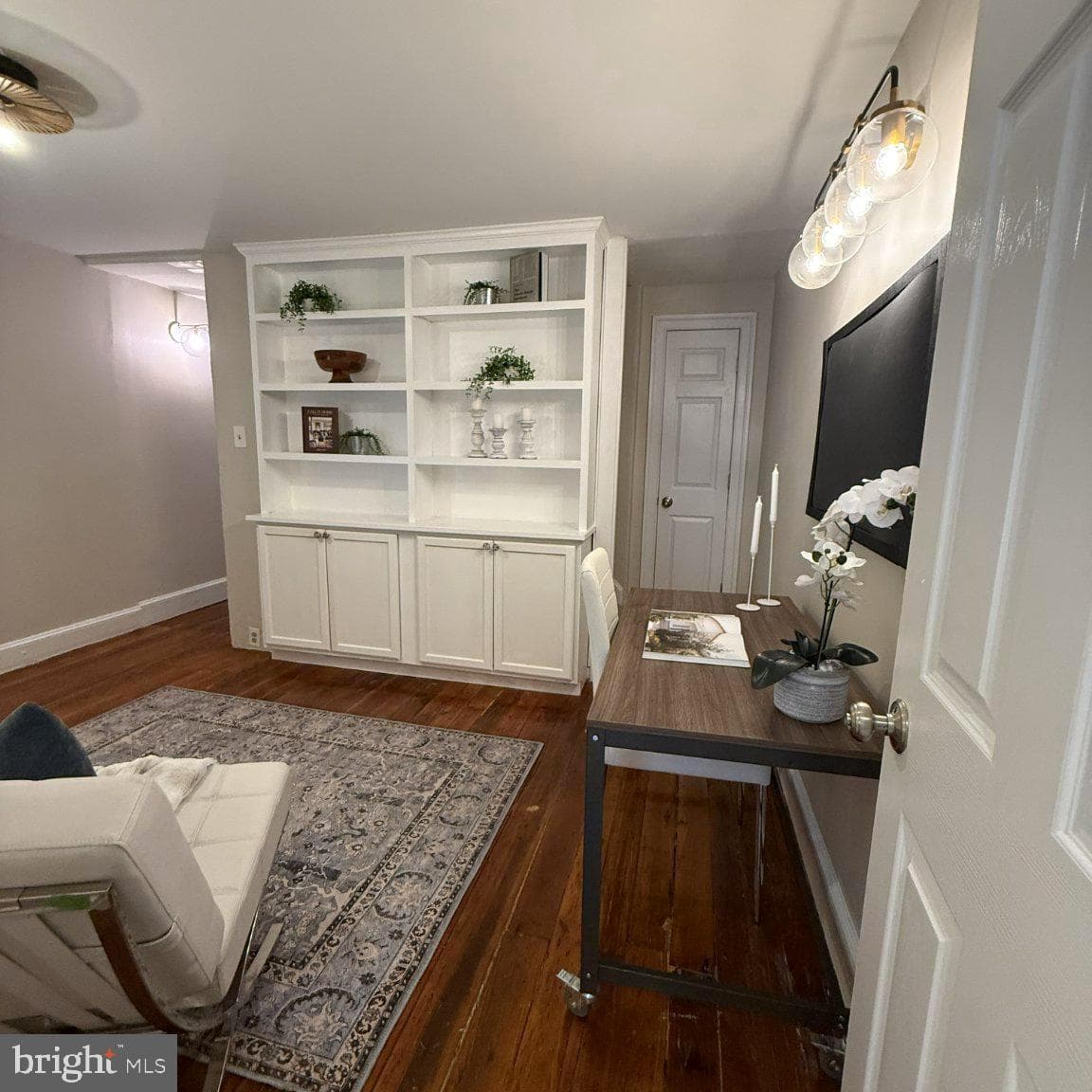 788 N Croskey Street photo 32