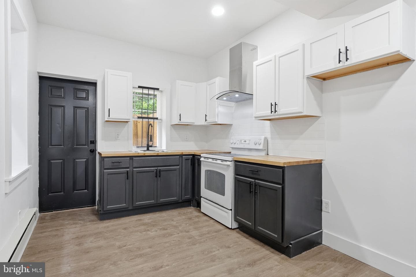 2357 N Beechwood Street photo 6