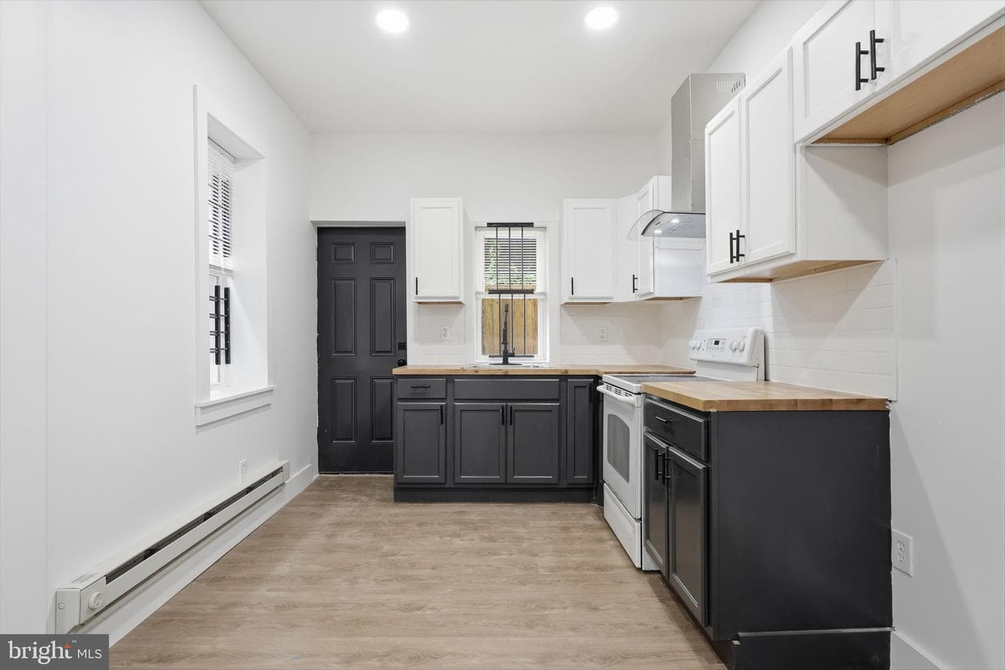 2357 N Beechwood Street photo 7