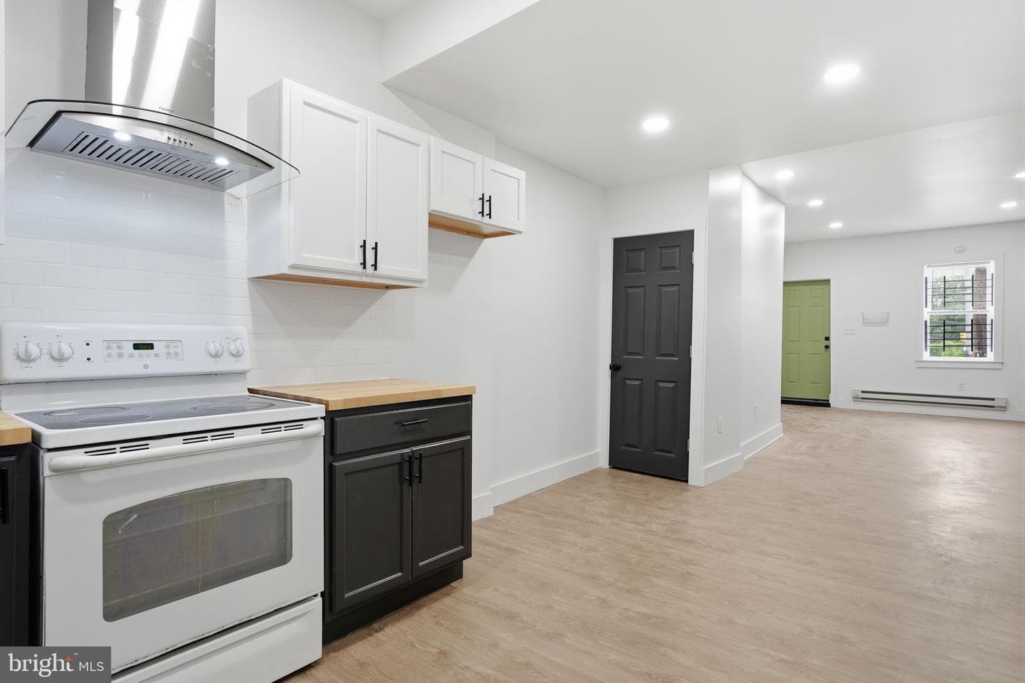 2357 N Beechwood Street photo 8