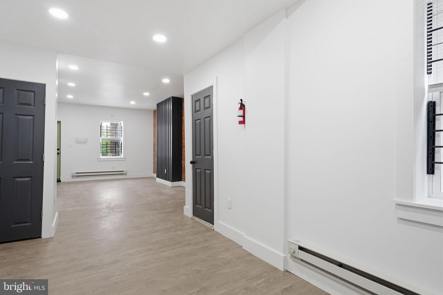 2357 N Beechwood Street photo 9