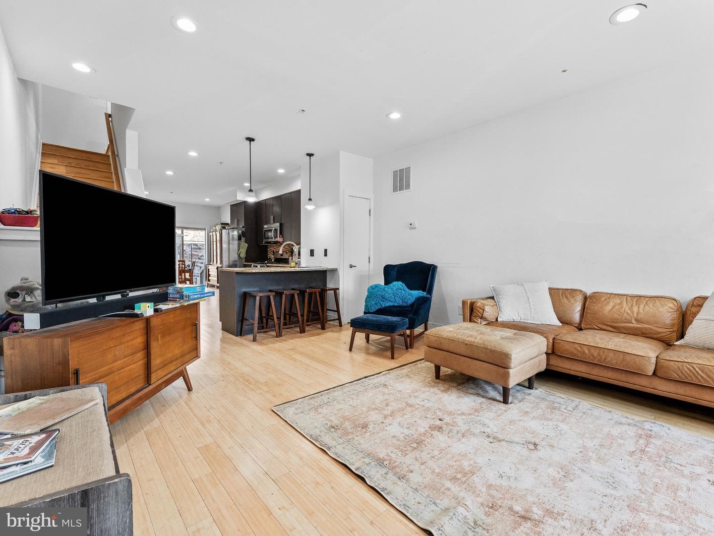 2034 Trenton Avenue photo 2