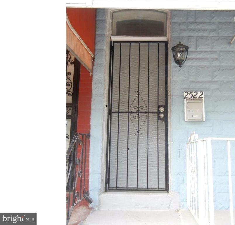 2522 W Montgomery Avenue, Philadelphia