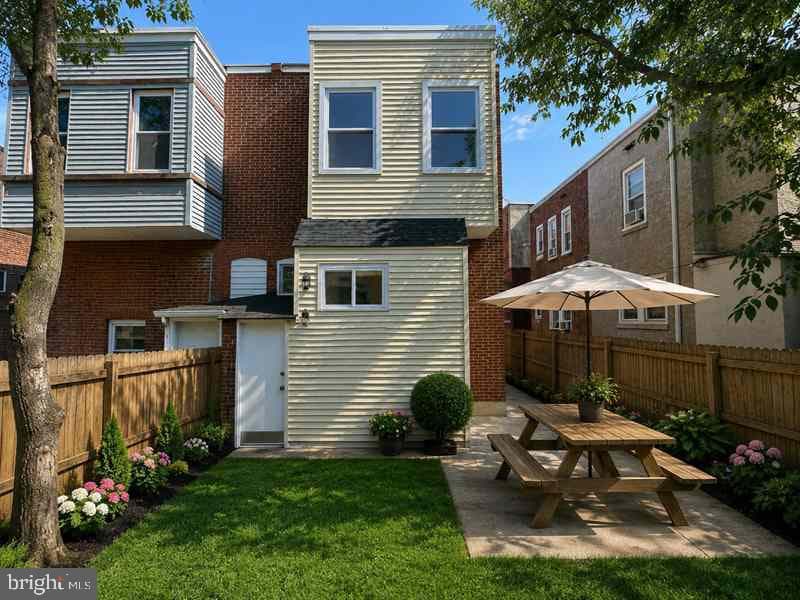 437 W Roosevelt Boulevard photo 18