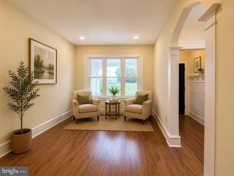 437 W Roosevelt Boulevard photo 3