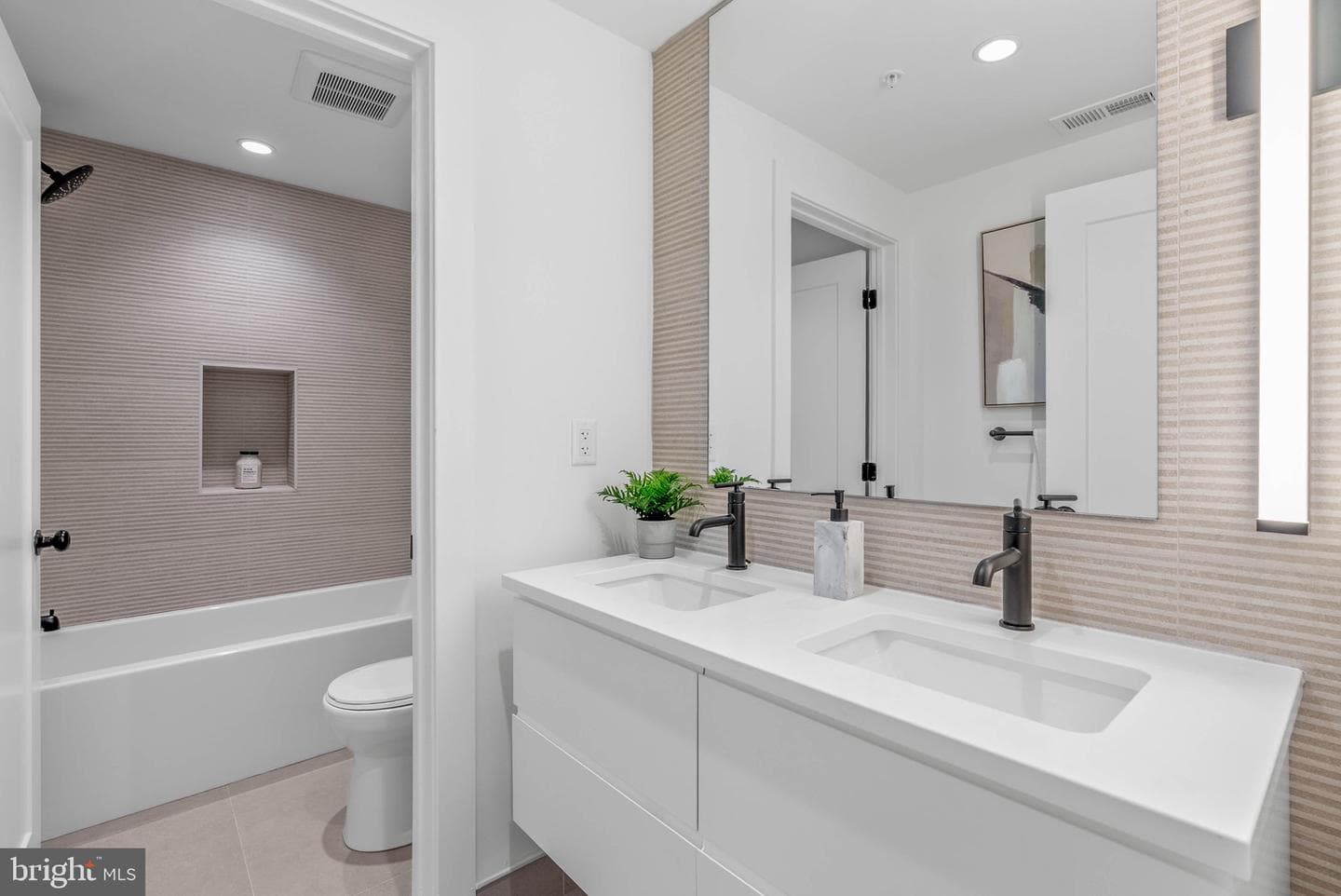 637 N 7th Street #c4b photo 17