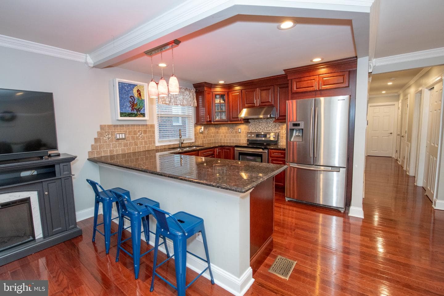 8734 Frontenac Street photo 3