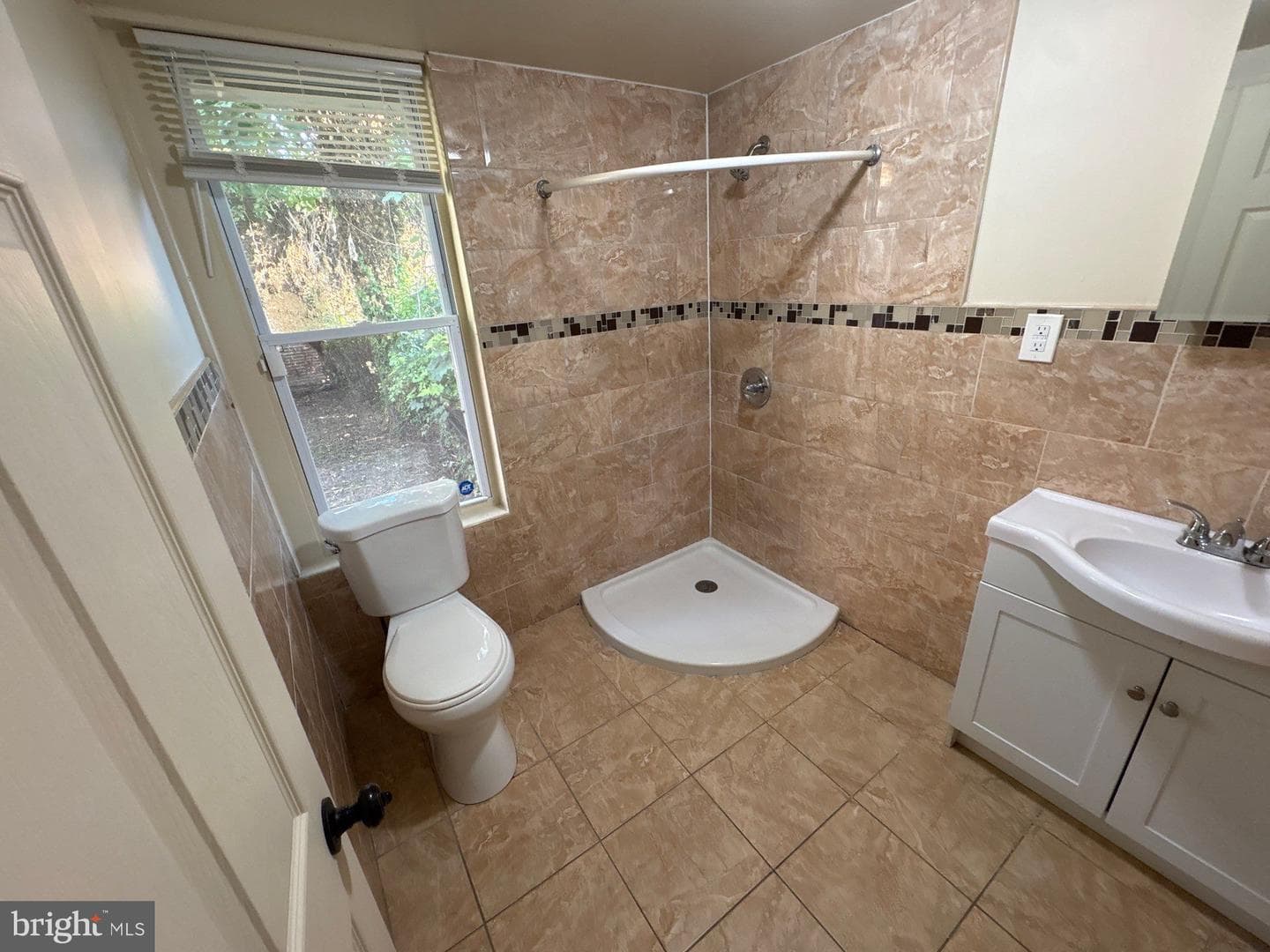 404 W Winona Street photo 10