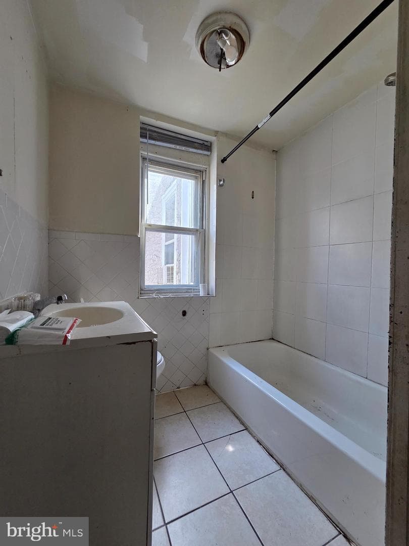 2831 N Howard Street photo 12