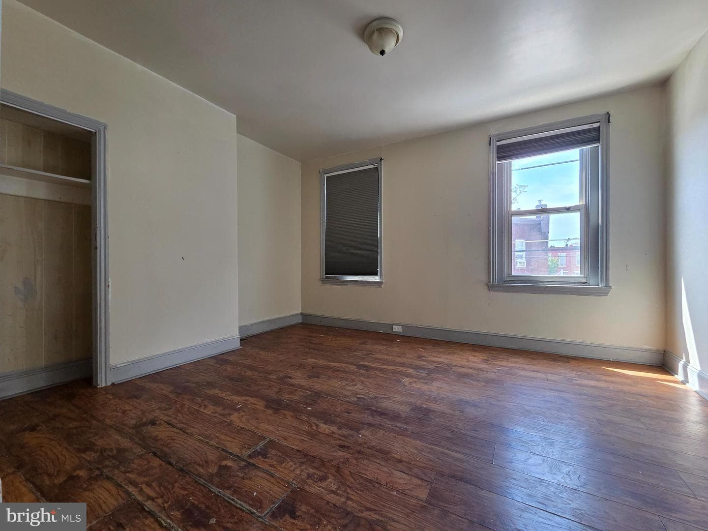 2831 N Howard Street photo 14