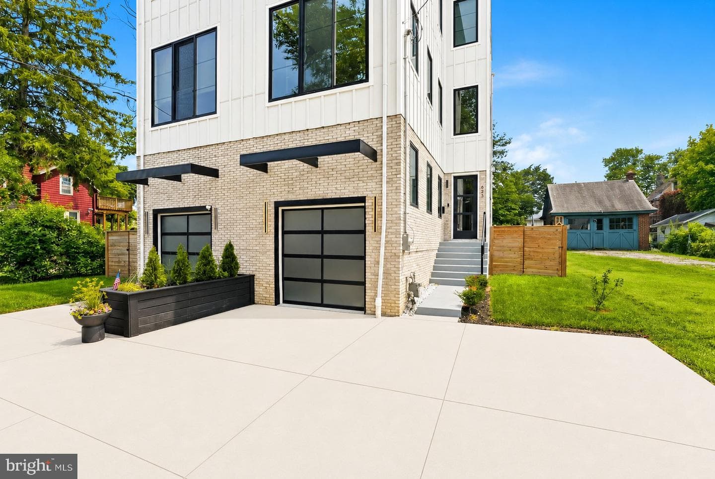 623 Crestview Road photo 2